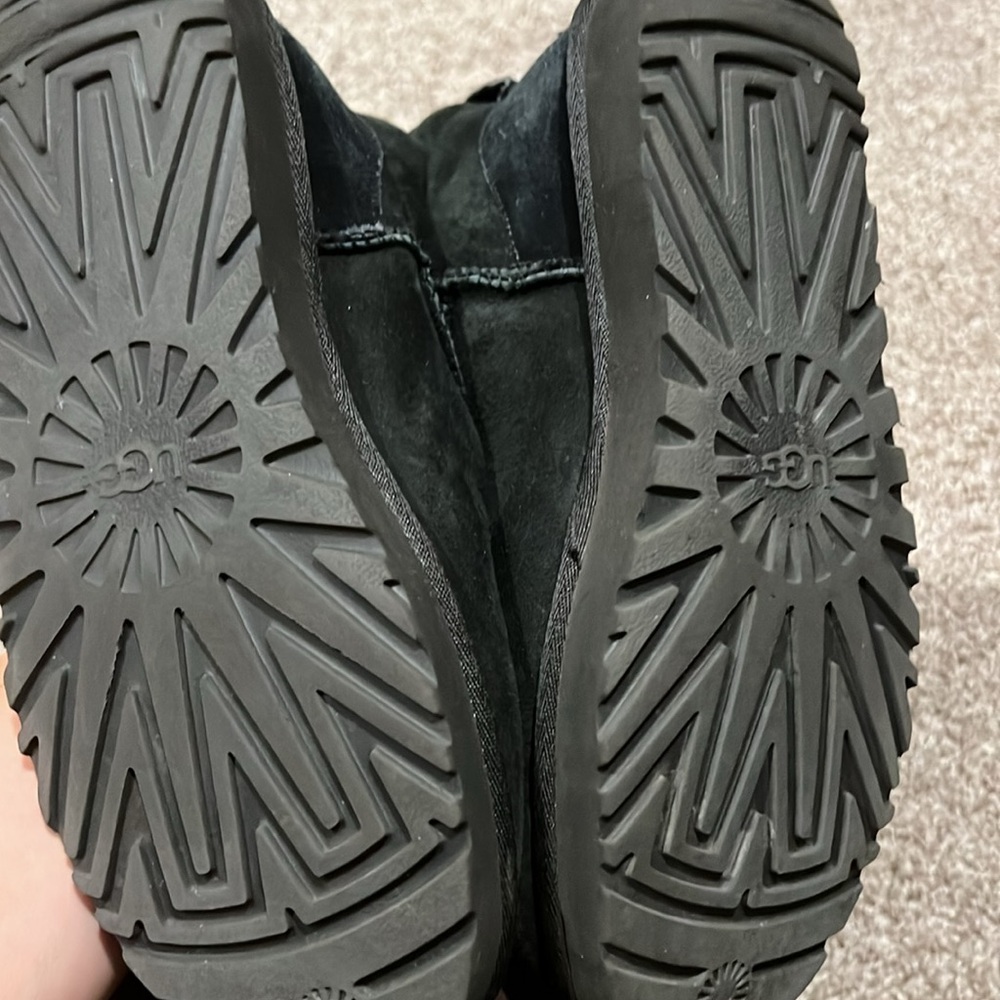 uggs - Picture 3 of 4